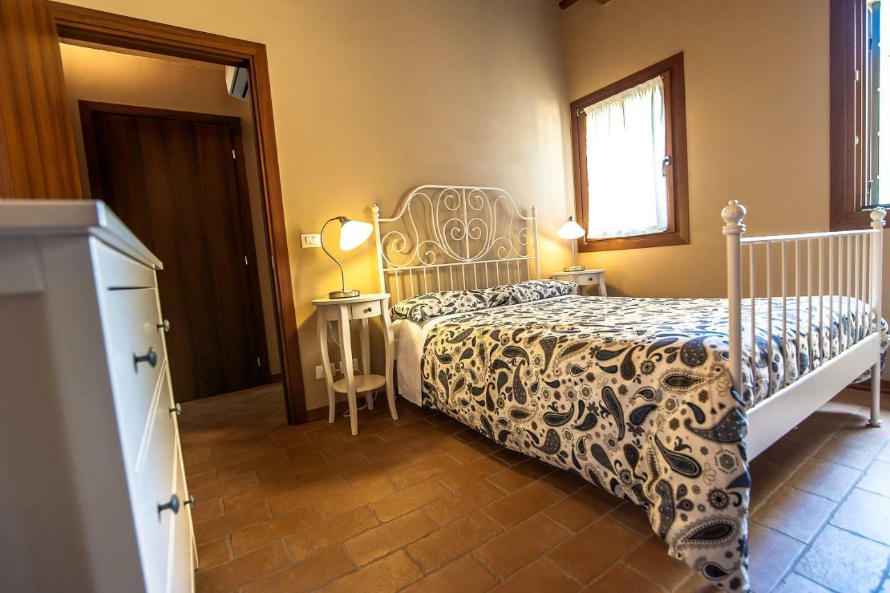 Particolari Del Brenta Apartment Ориаго Ди Мира Екстериор снимка