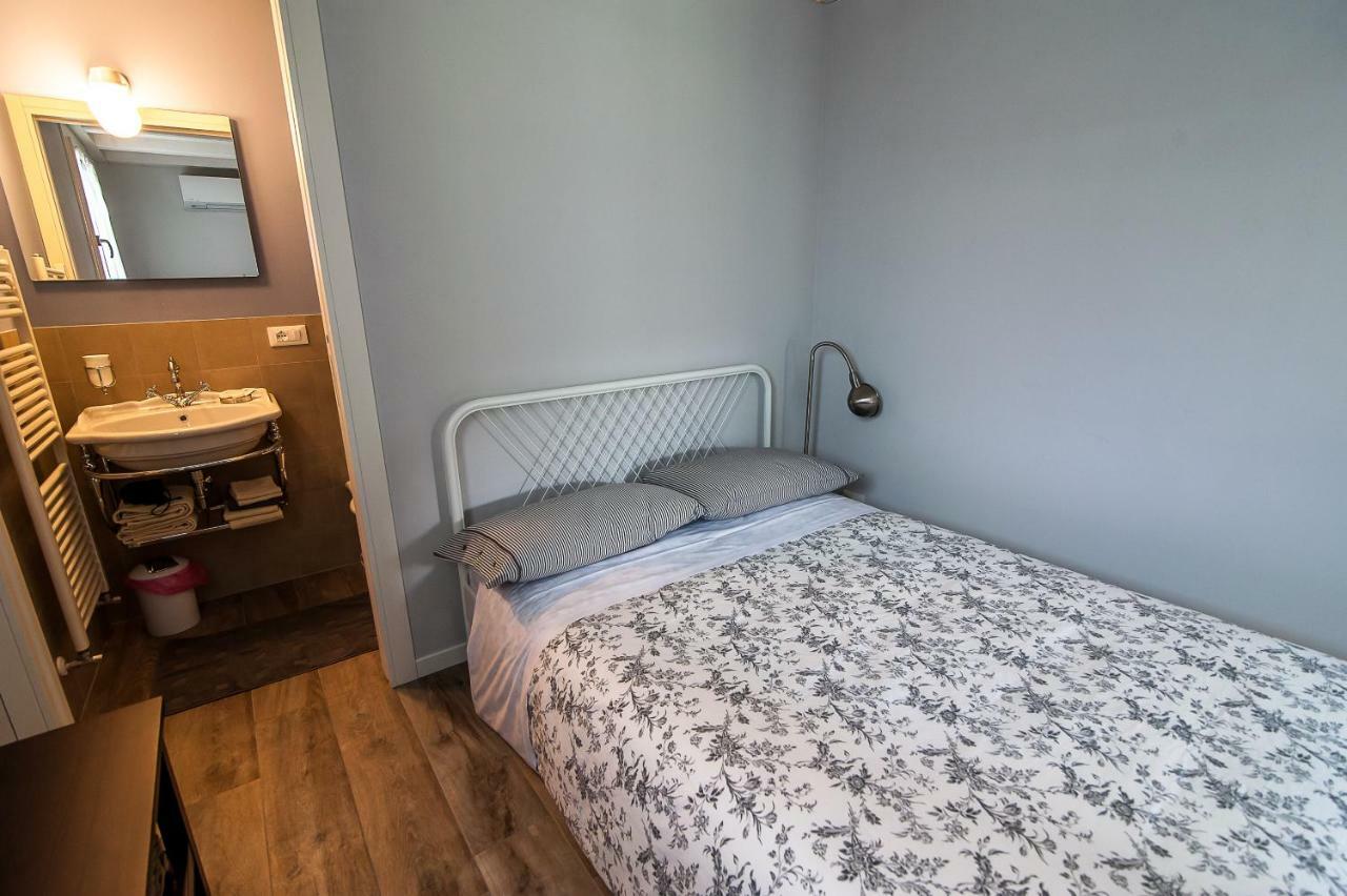 Particolari Del Brenta Apartment Ориаго Ди Мира Екстериор снимка